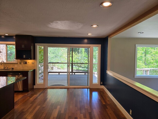 Building Photo - Large and stunning home in rural Sebastopol!