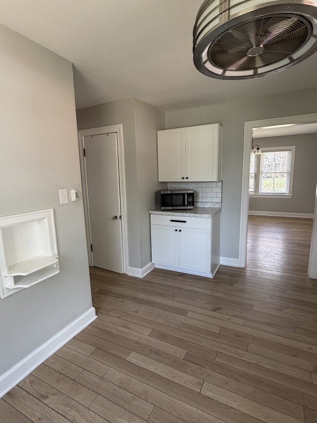 Building Photo - 4639 Southcrest Dr