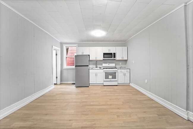 Building Photo - 28 Lydia St