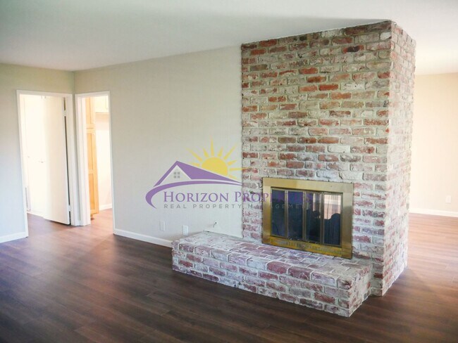Building Photo - Remodeled 3 Bed 2 Bath 1,215 Sq Ft Citrus Heights Home