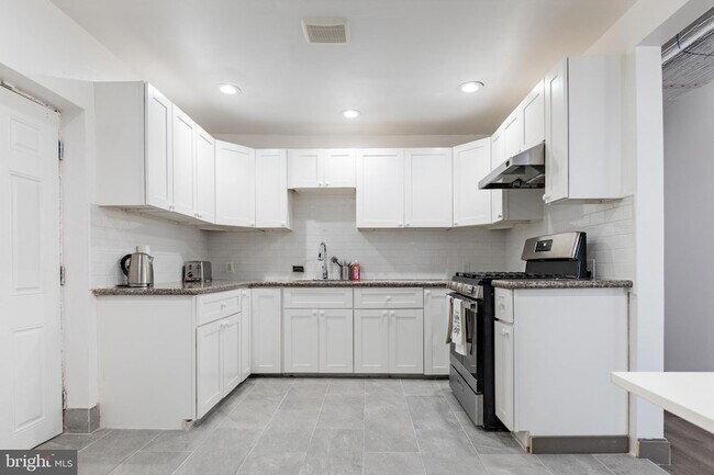 Building Photo - 3809 Ventnor Ave