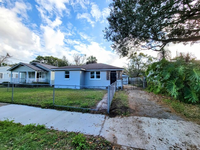 Building Photo - Perfect 3-Bedroom 1-Bath Rental Home North...