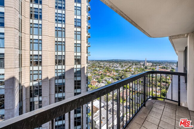 Building Photo - 10790 Wilshire Blvd