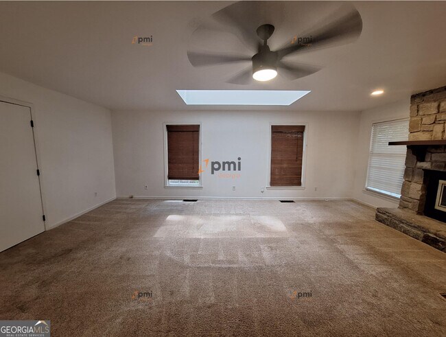 Building Photo - 812 Whelchel Dr