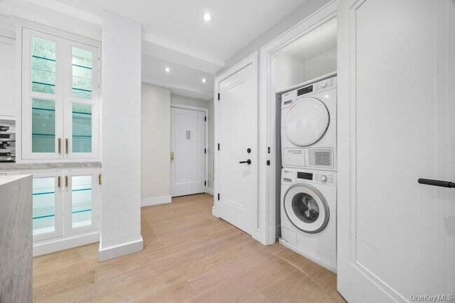 Building Photo - 433 W 34th St.