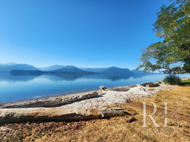 Building Photo - Waterfront Tudor | Private, Vintage Charm with Casita