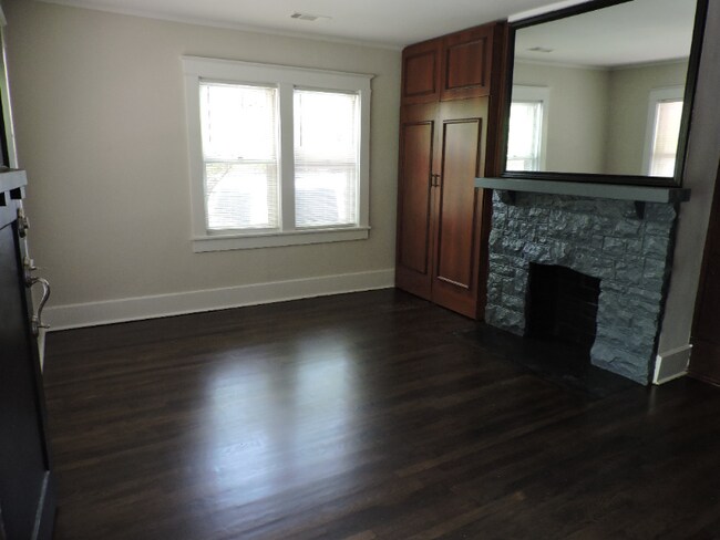 Building Photo - 414 S Reese St