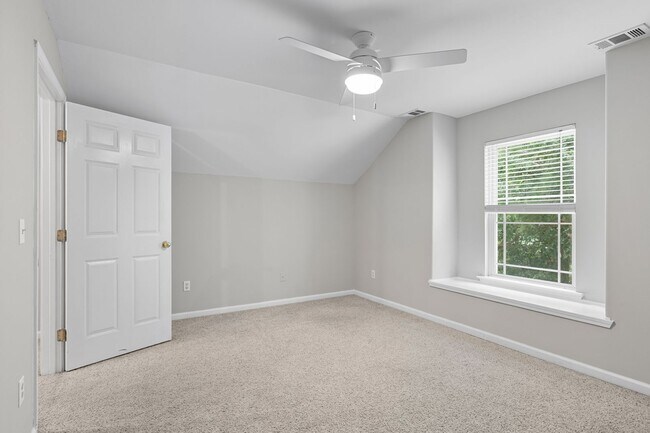 Building Photo - 142 Cherryfield Ln