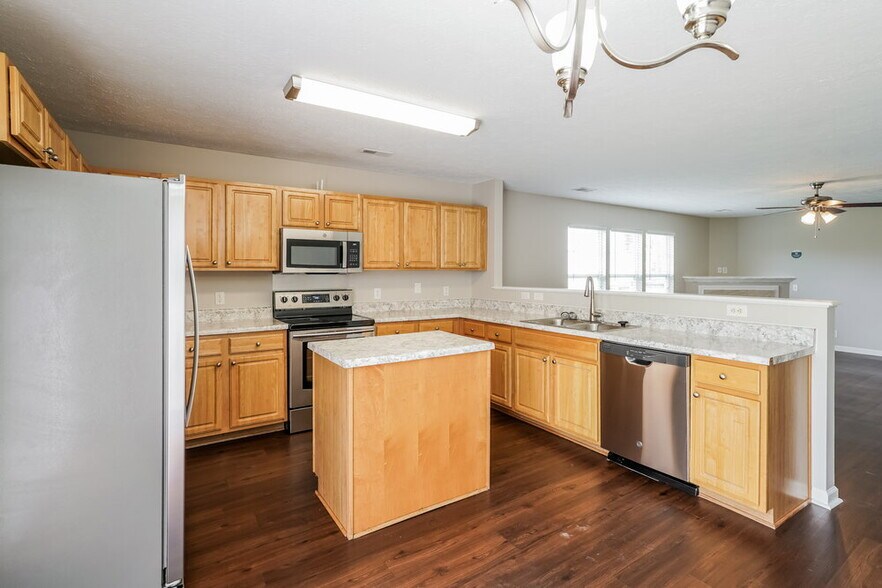 Building Photo - 3624 Coles Branch Dr