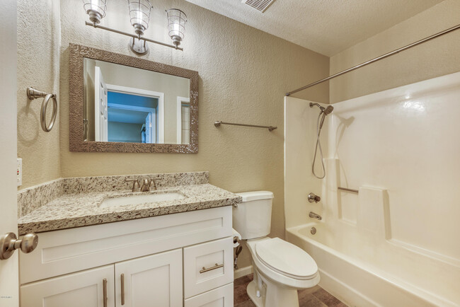 Building Photo - 520 W Tonopah Dr