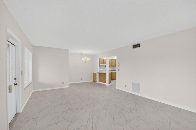 Building Photo - 416 Pine Glen Ln