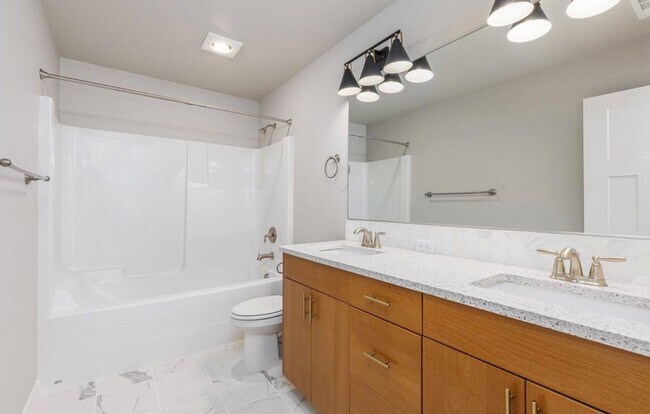 Building Photo - Luxury 4 Bedroom Home in Southridge w/4 ca...