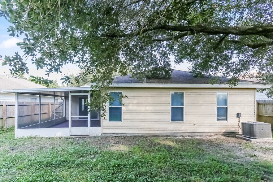 Building Photo - 536 Chancellor Dr E