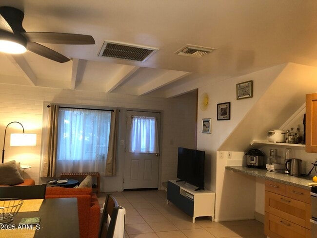 Building Photo - 2025 S Granada Dr