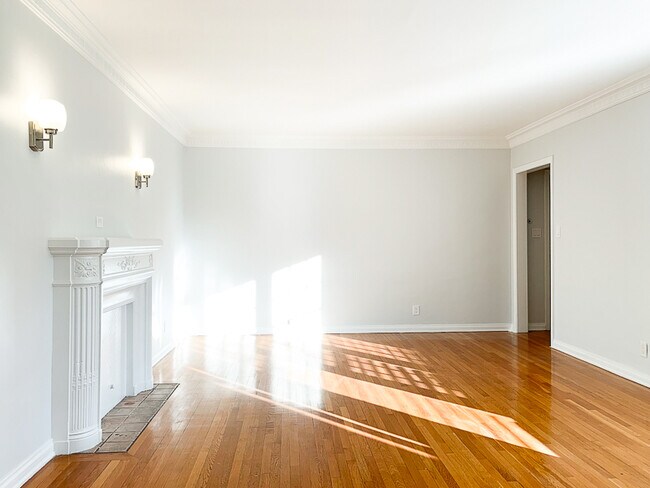 Building Photo - 452 S New Hampshire Ave
