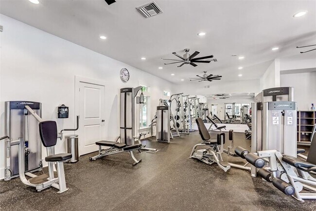 Building Photo - Spacious 4-Bedroom Home in Amelia Walk wit...