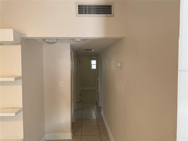 Building Photo - 7613 Daphne Ave