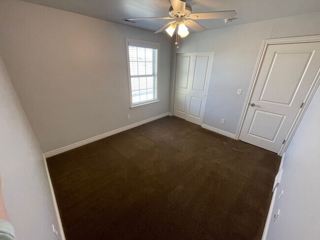 Building Photo - Beautiful 5 Bedroom Home in Daybreak