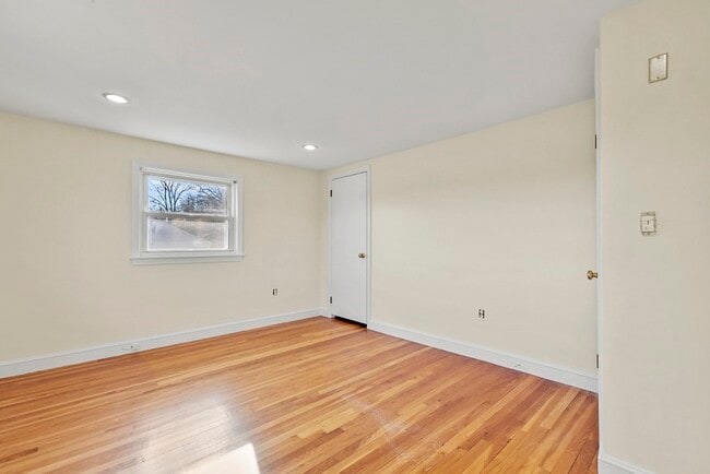 Building Photo - 72 Cambridge Rd