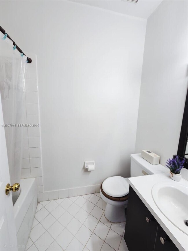 Building Photo - 1067 NE 41st Pl
