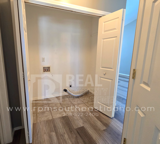 Building Photo - Spacious & Updated 4 Bedroom, 3 Bathroom Twin Home in Ammon (Idaho Falls) for Rent by Real Proper...