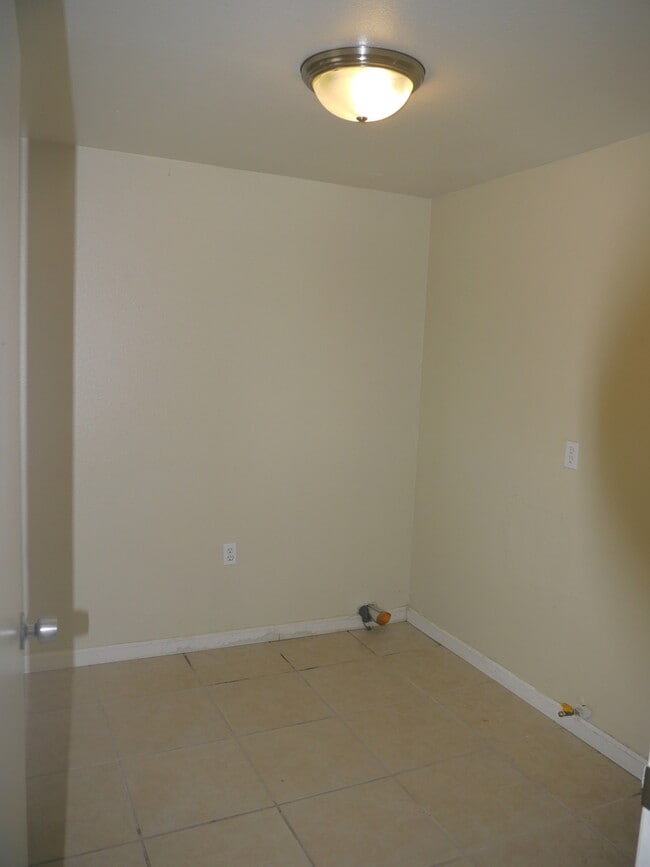 Building Photo - Fully Remodeled 4-Bedroom Home for Rent – Move-In Ready