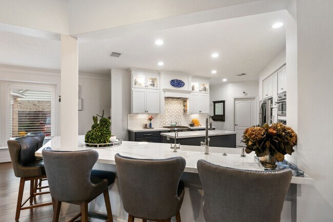 Building Photo - 2560 Costa Mesa Cir