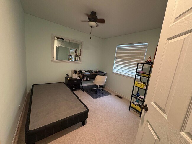 Building Photo - 1375 Burnett Dr