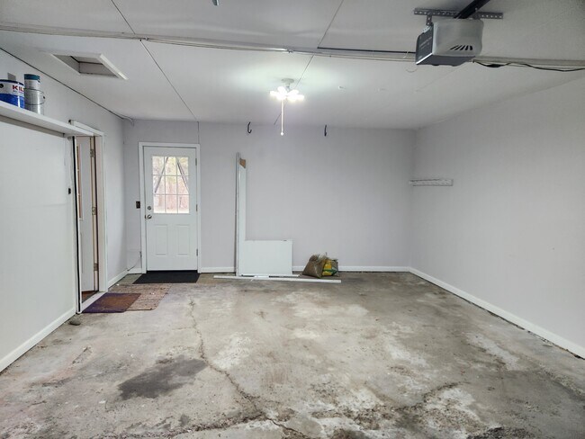 Building Photo - 118 Barclay Rd