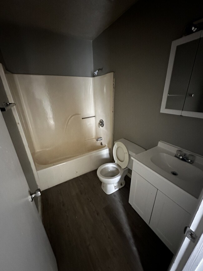 Building Photo - 41 Meadowgreen Dr