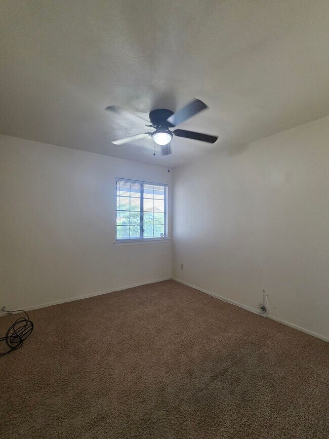 Building Photo - 1012 Orangewood St