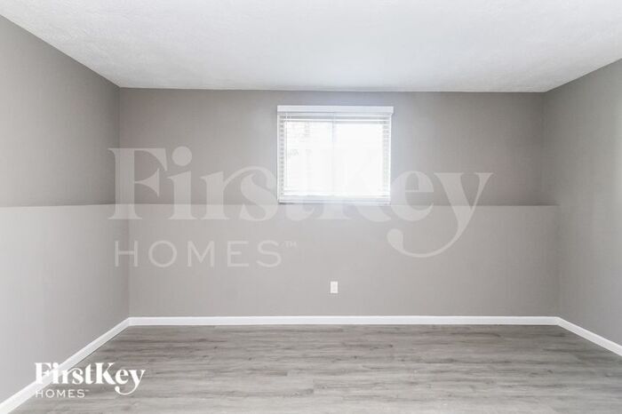 Building Photo - 910 Woodlark Dr