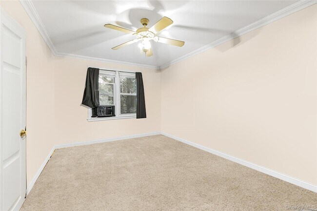 Building Photo - 15 Winchester Ave