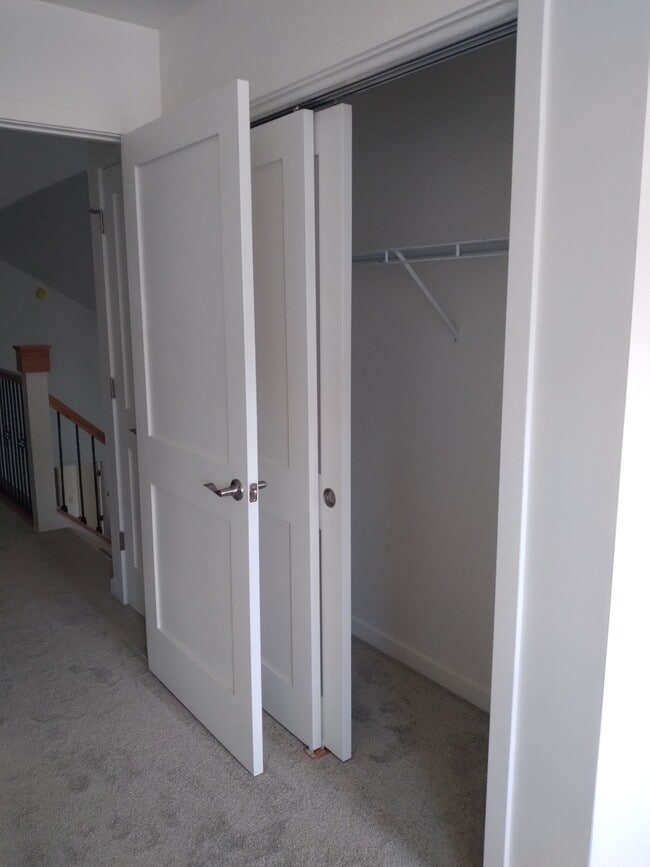 Building Photo - 2819 Hidden Dr