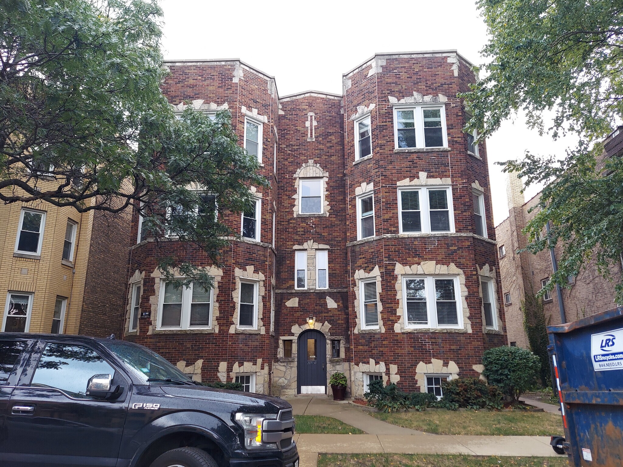 Building Photo - 2641 W Carmen Ave