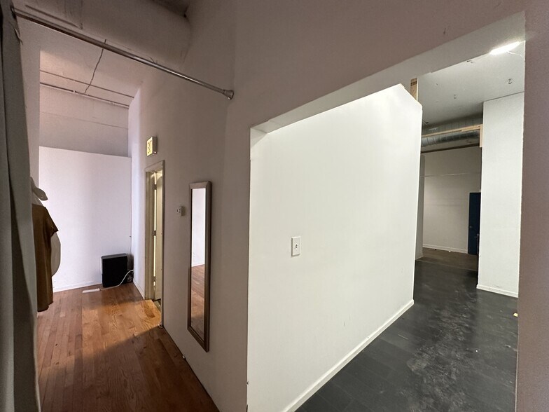 Building Photo - 1654 W Chicago Ave
