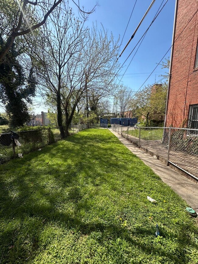 Building Photo - 1911 W Baltimore St