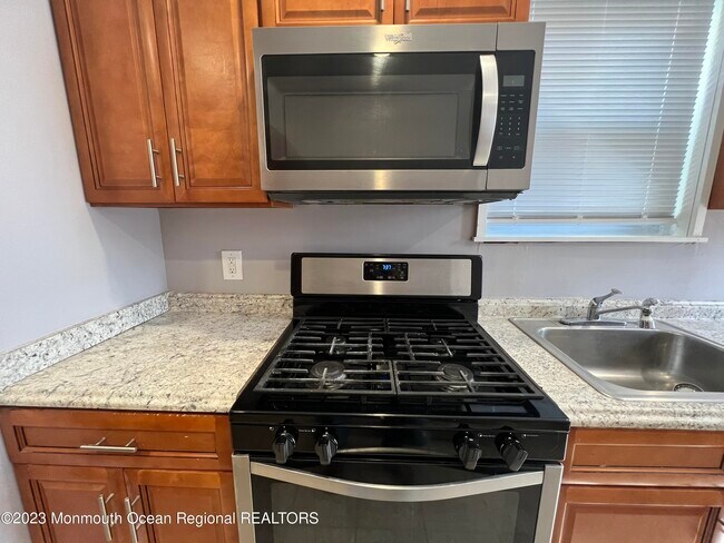 Building Photo - 39 Railroad Ave