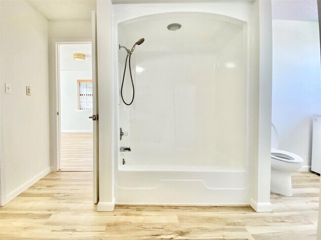 Building Photo - 114 Hollaway St