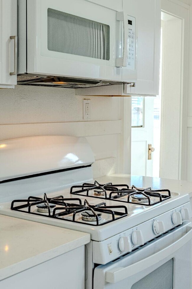 Building Photo - 720 Marquette Ave NW