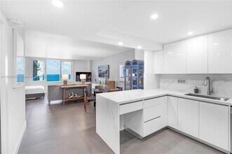 Building Photo - 2301 Collins Ave