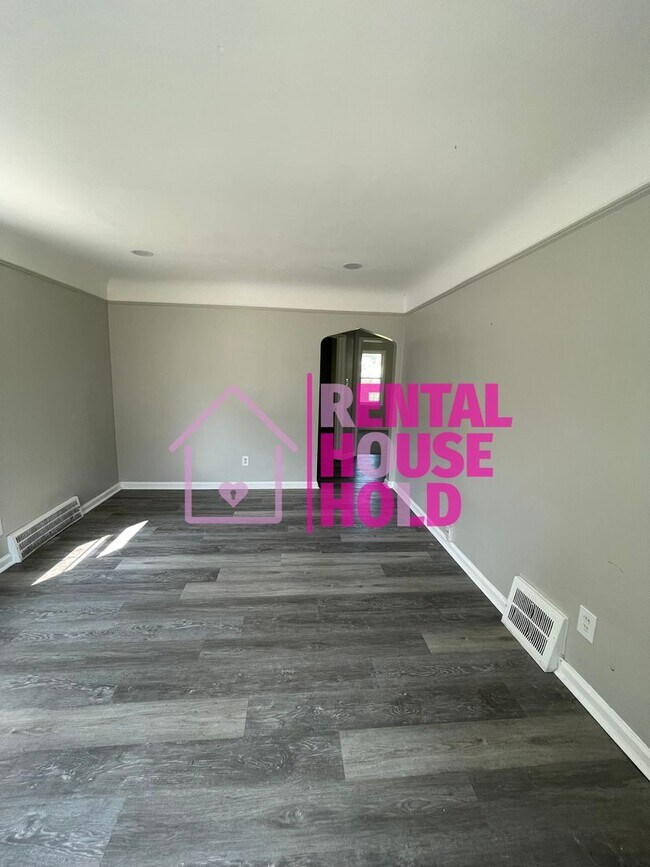 Building Photo - ~3 BEDROOM | 1 BATH | FREE PRE SCREEN