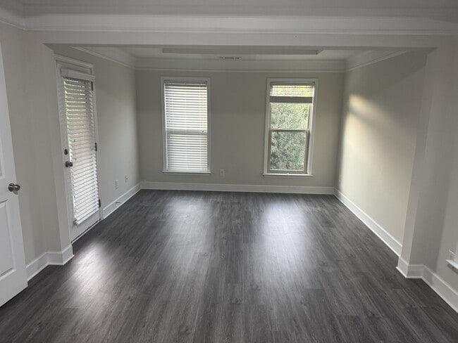 Building Photo - 2562 Sibley Dr
