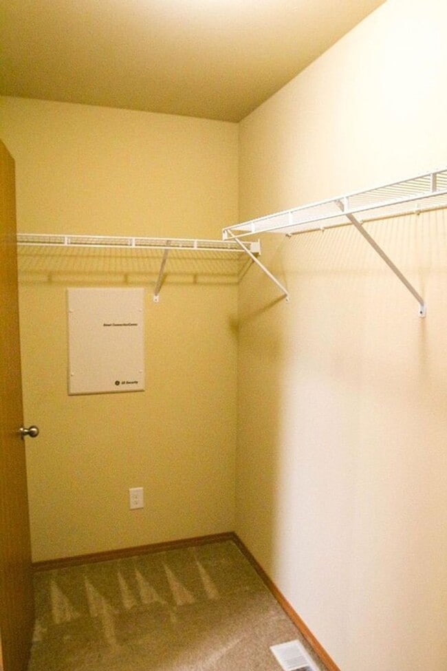 Building Photo - Spacious and Modern 4-Bedroom Home in Everett