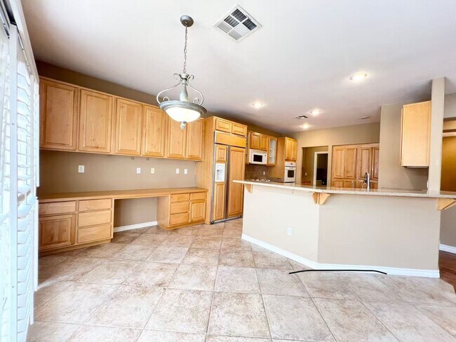 Building Photo - Welcome to the gorgeous home in Rhode Ranch