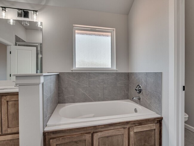 Building Photo - Newer Home available Mid-August 2026- Mustang Park- Storm Shelter
