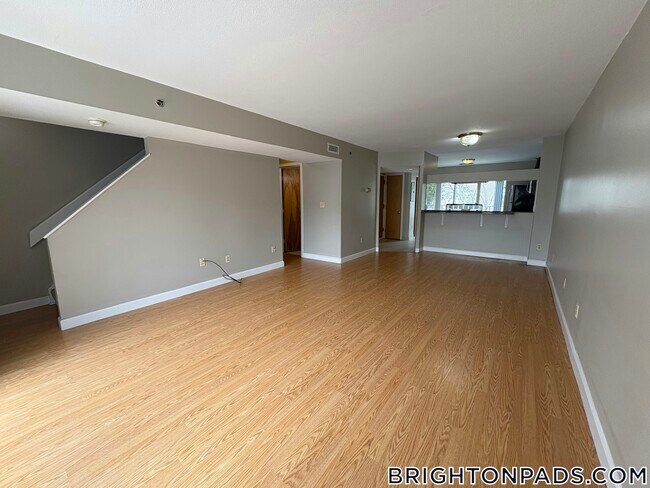 Building Photo - 146 N Beacon St
