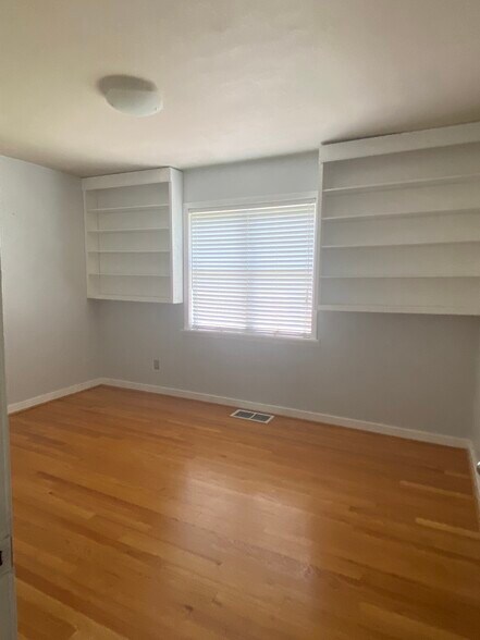 Building Photo - 5820 7th Ave S