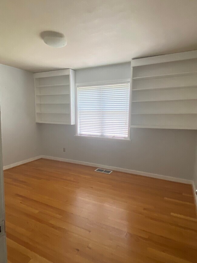 Building Photo - 5820 7th Ave S