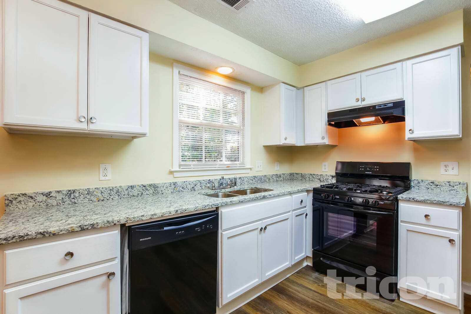 Building Photo - 4939 Clubgreen Summit